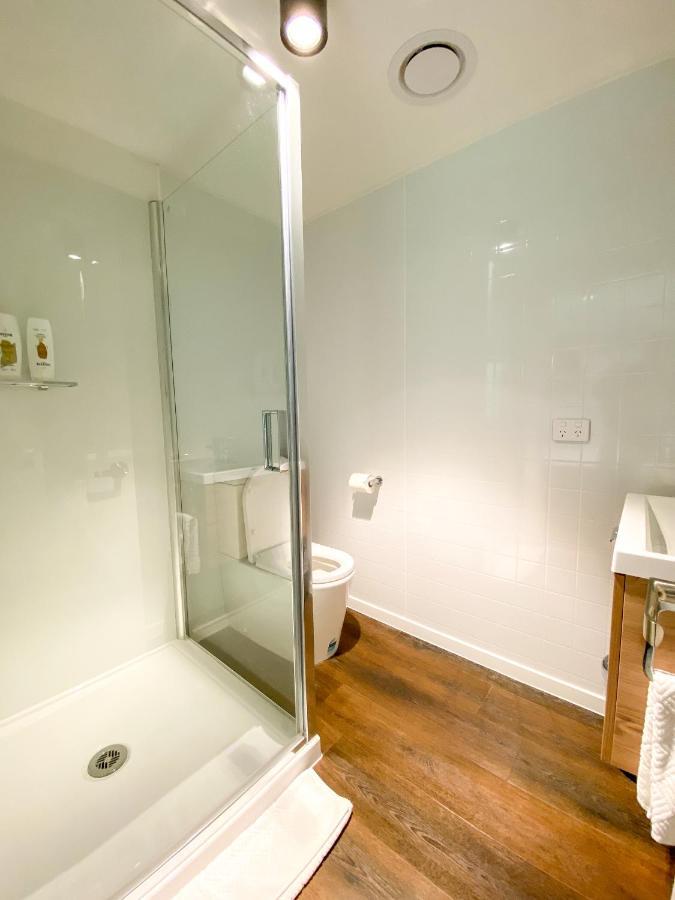 Modern 2-Bedroom Apartment 7-Mins Walk To Квинстаун Экстерьер фото
